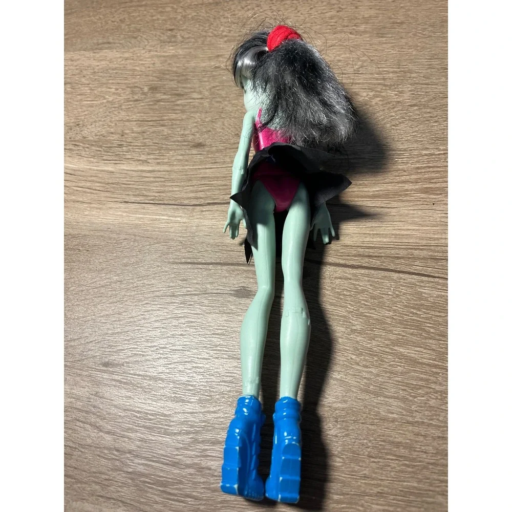 Monster High‎ Frankie Stein Doll Blue Boots Pink Top Black Skirt Mattel 2015 - Picture 2 of 3